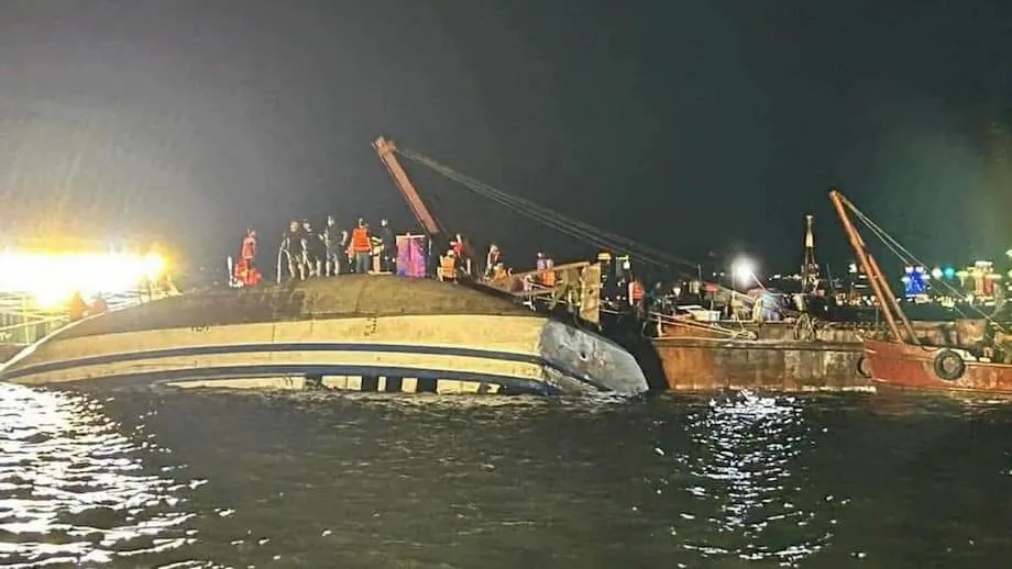 Ha Long Bay Boat Capsizing Kills at Least 35 as Vietnam Searches for Missing Tourists