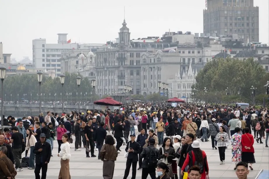 China's Super Rich Buy Shanghai Luxury Hotels as Institutions Hold Back