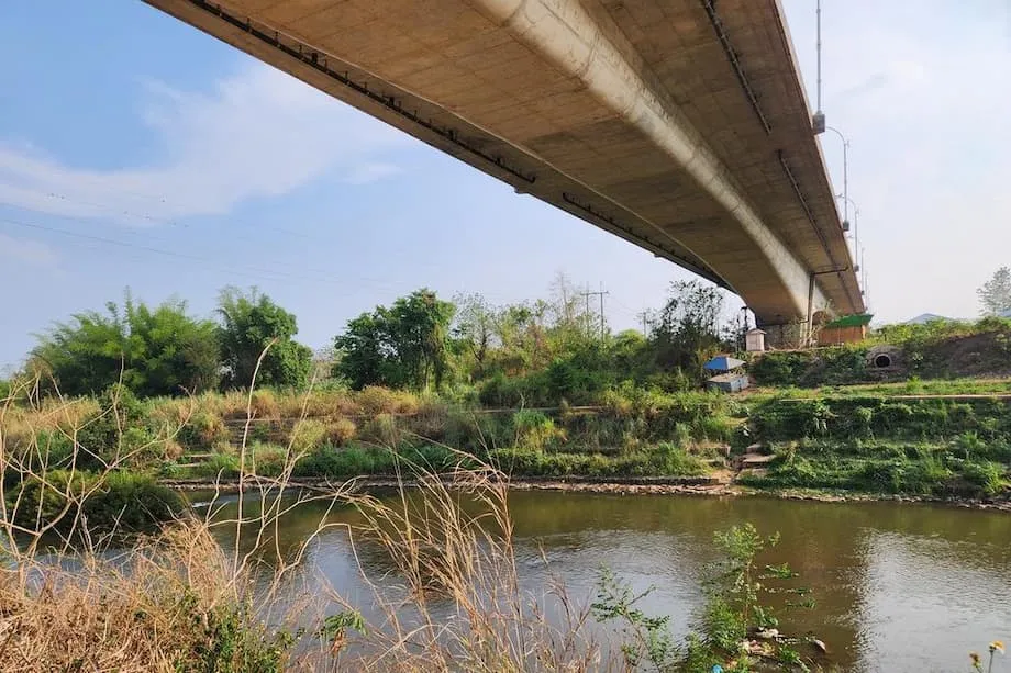 Myanmar Shuts Key Thai Trade Bridge, Stranding 500 Trucks and Threatening 130 Billion Baht in Commerce