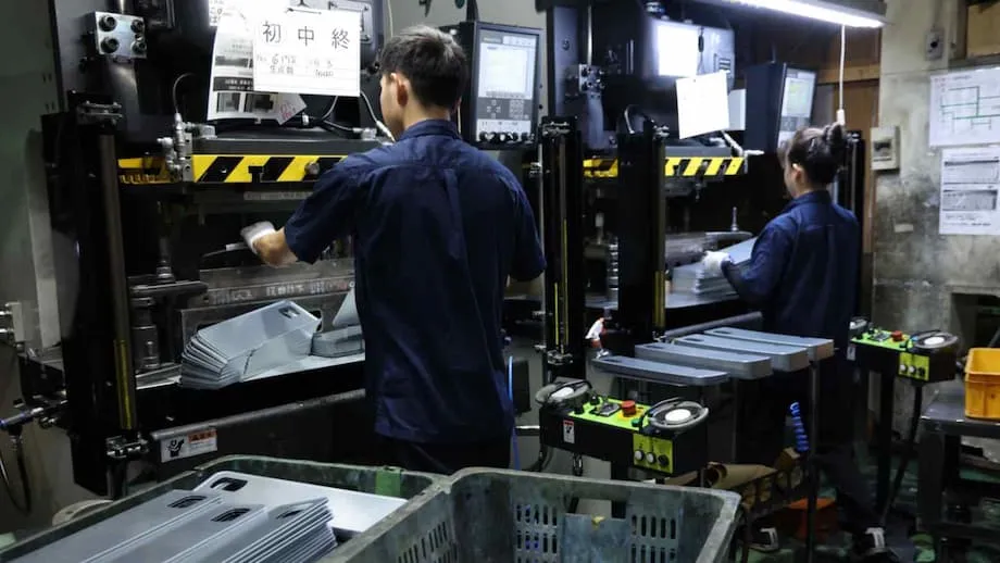 Japan's Foreign Workers Poised to Send More Than 1 Trillion Yen Abroad in 2025