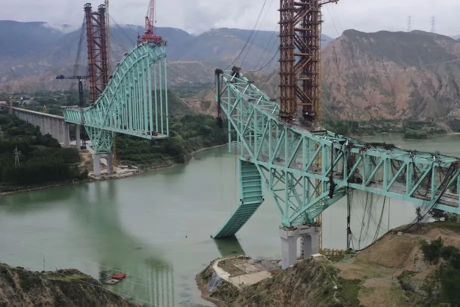 Qinghai Railway Bridge Collapse Kills 12 Workers, With Four Still Missing