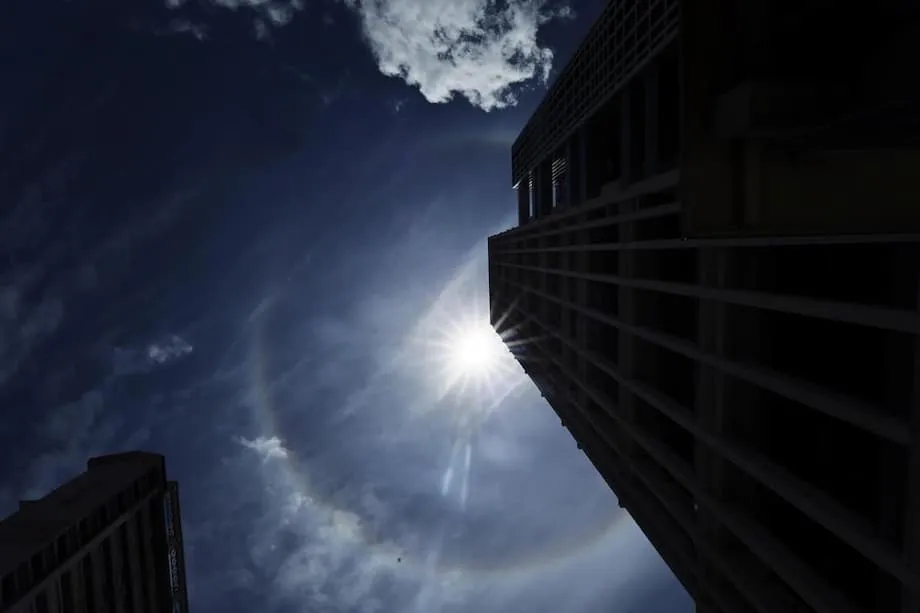 Sun Halo Lights Up Singapore on August 25, Drawing Photos and Wonder Across the Island