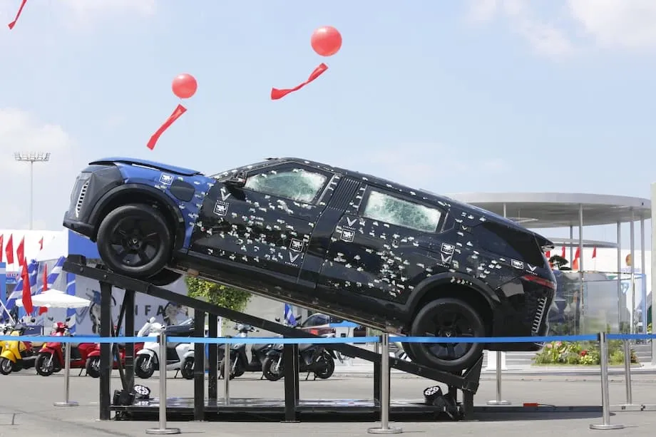 VinFast's Lac Hong 900 LX Withstands 440 Bullets and 11 Grenades in German Security Tests