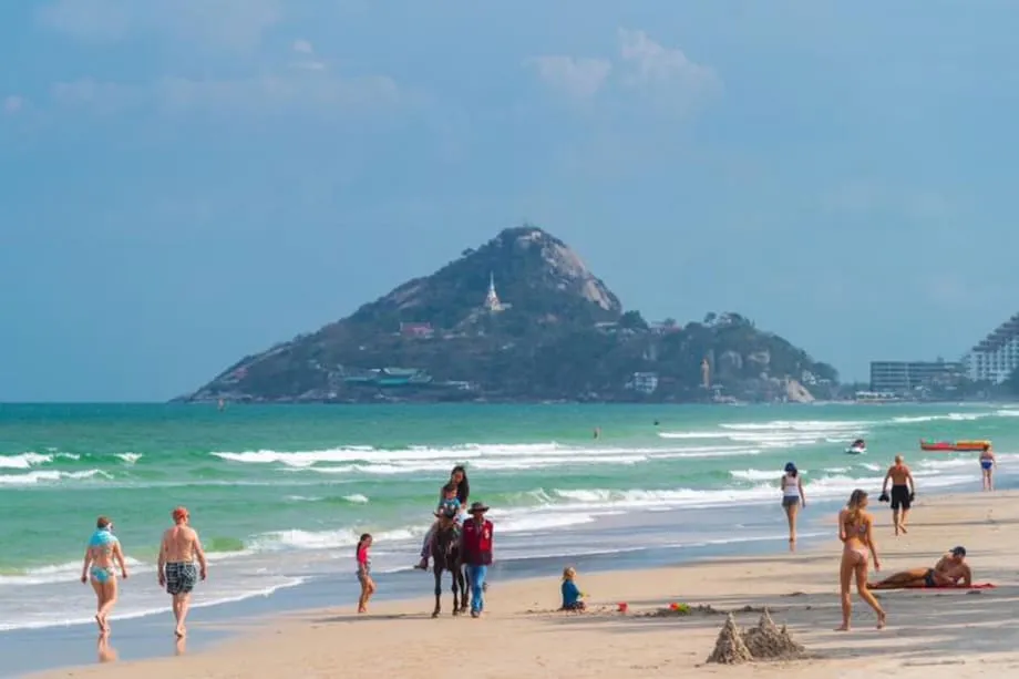 Strong Baht Tests Thailand's Peak Season as Cheaper Flights Cushion Rising Holiday Costs