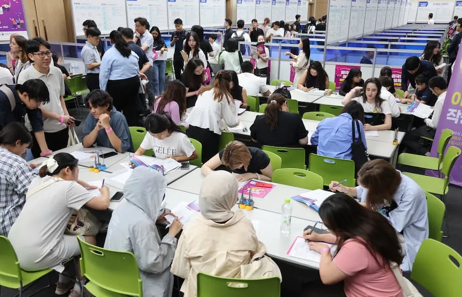South Korea Passes 300,000 International Students, Reaching Its 2027 Goal Early