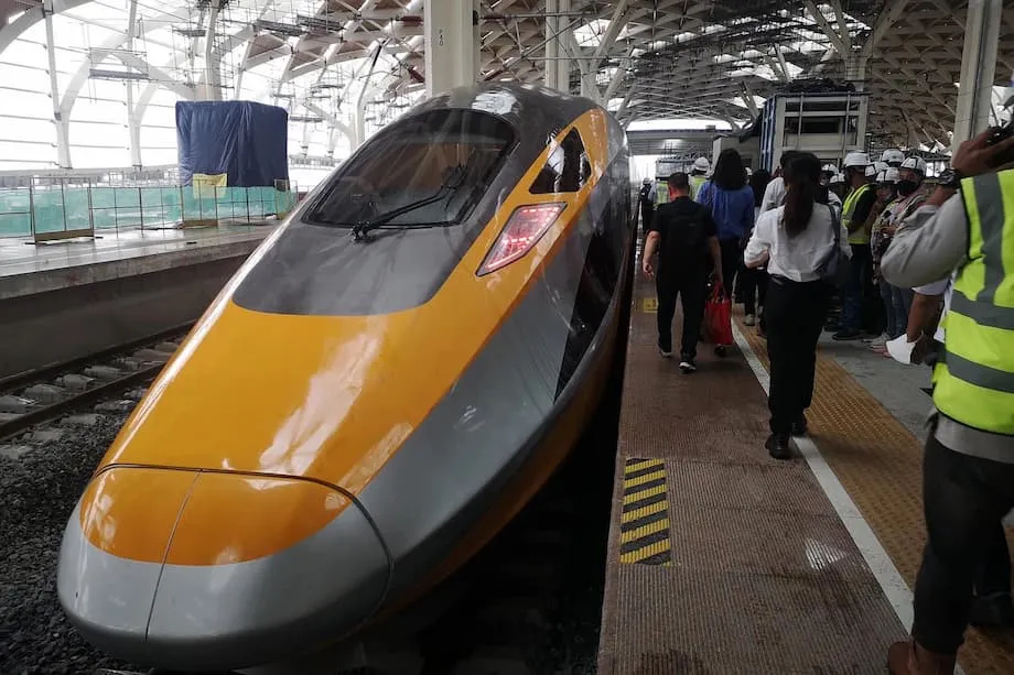 Indonesia Opens China Debt Talks to Stabilize Whoosh Railway Finances