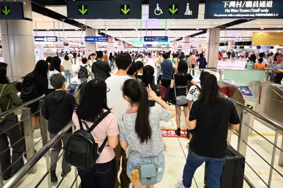 China's Golden Week Sets Travel Records as Tourists Hunt for Value