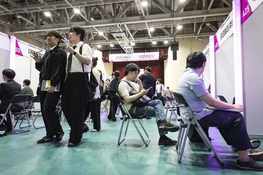 South Korea's Shorter Workweek Plan Puts Productivity and Pay to the Test