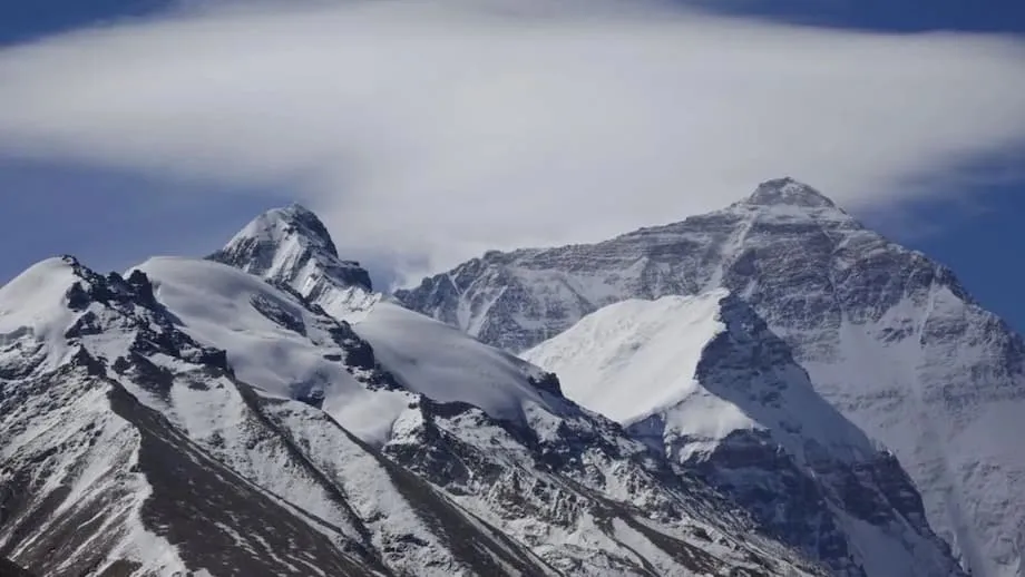 Everest Blizzard Rescue Brings Hundreds to Safety After Golden Week Storm
