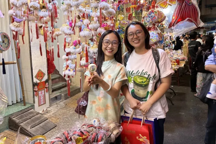 Chinese Vietnamese Gen Z Turn Livestreams Into Lessons in Language and Belonging
