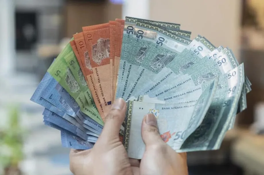 Ringgit Hits 13-Month High as Malaysia Outpaces Asian Currencies