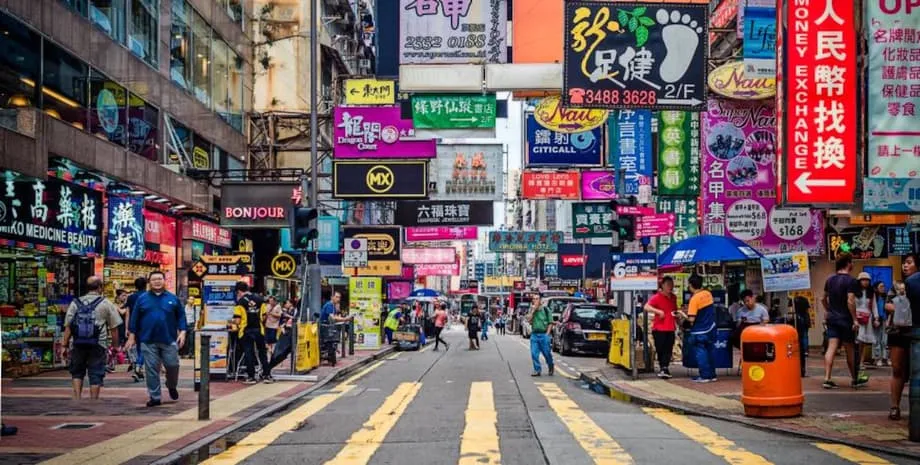 Hong Kong Courts Western Scientists With Chinese Research Scale and Global Connections