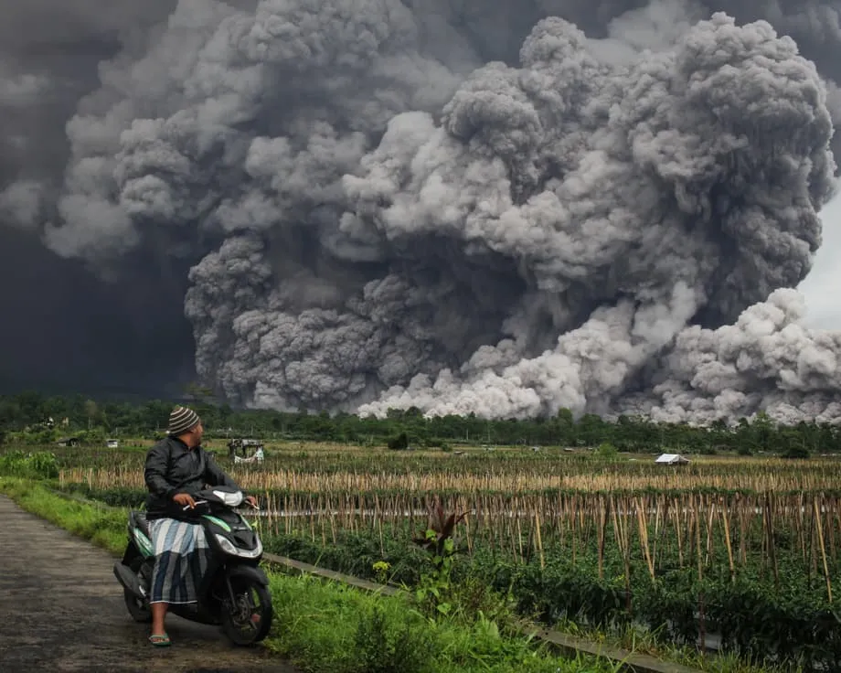 Mount Semeru Erupts, Triggering Indonesia's Highest Alert and Evacuations in East Java