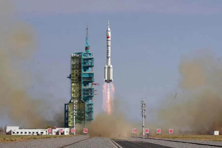 China to Return Damaged Shenzhou 20 Without Crew After Window Crack