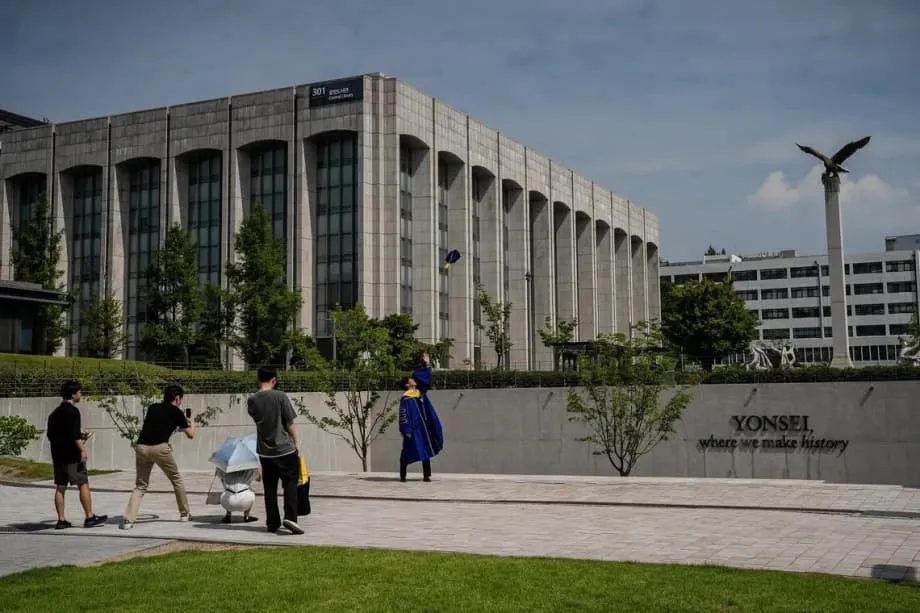 South Korean Students Delay Graduation as Job Openings Shrink
