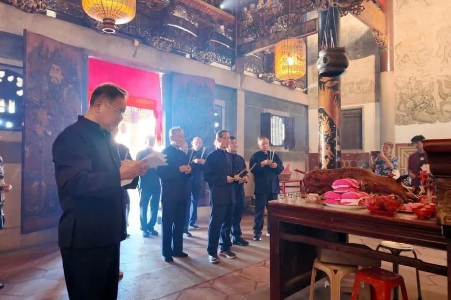 Peranakan Chinese Heritage: Ancestral Rites, Mixed Roots and a Cultural Revival