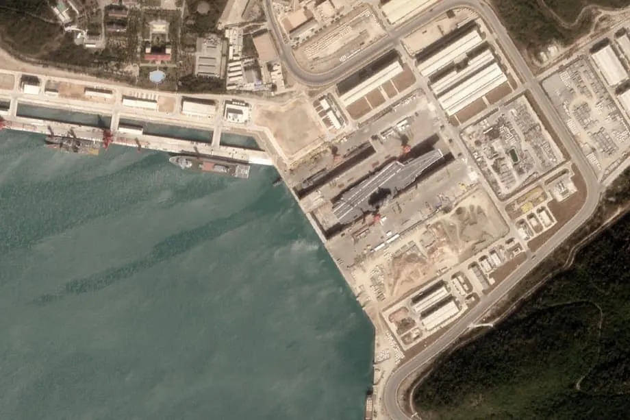 Shandong Uses Hainan Dry Dock for First Time, Expanding China's Carrier Support Network