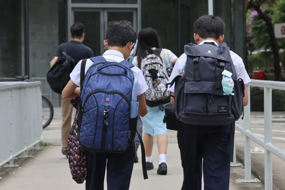 Hong Kong to Overhaul School Language Policy as English Proficiency Declines