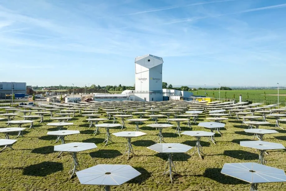 Chinese Scientists Use Sunlight and a Charge Reservoir to Turn Carbon Dioxide Into Fuel Precursors