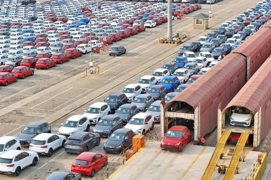 China's Carmakers Slash Supplier Payment Cycles from 300 Days to 54 as Beijing Cracks Down on Price War