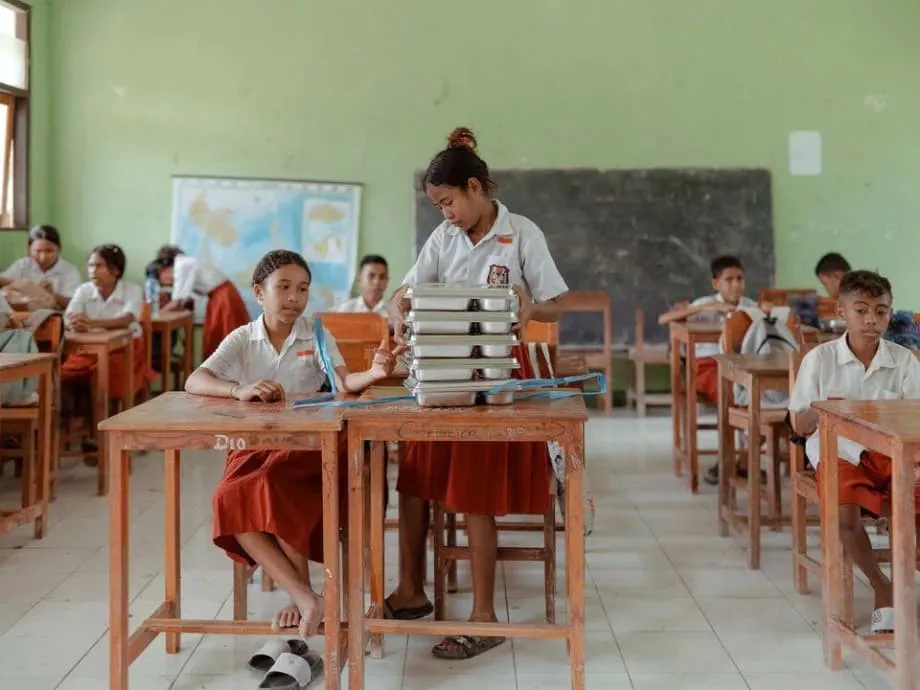 Indonesia's Free Meals Drive Tests Prabowo's Credibility as Costs and Safety Concerns Mount