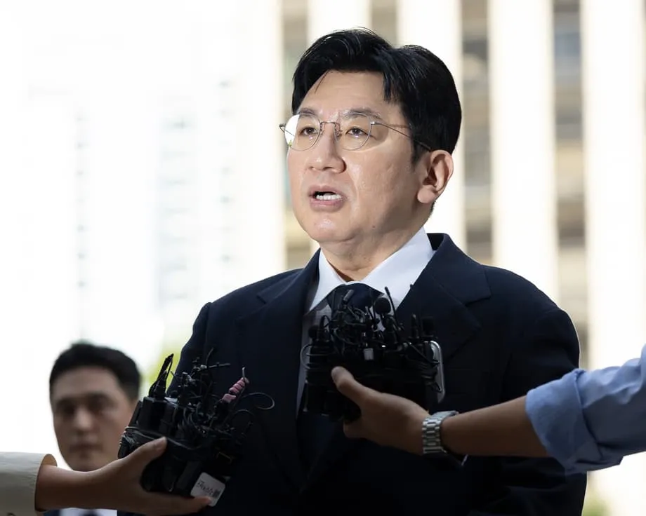 HYBE Founder Bang Si-hyuk Faces Arrest Warrant Request Over Alleged $136 Million IPO Fraud
