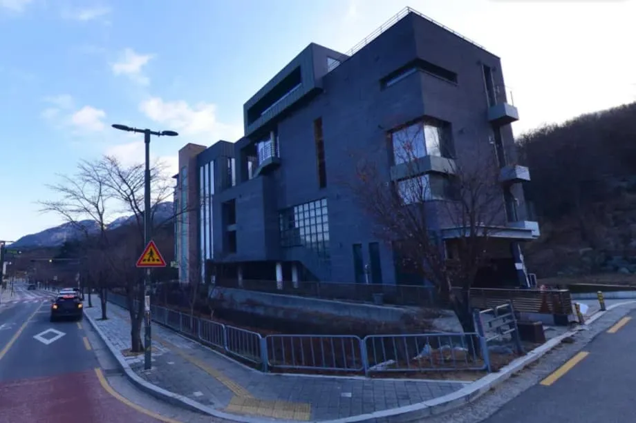 Seoul's Korea Museum Faces Backlash Over Chinese Collection and Building Violations