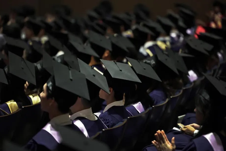 Vietnamese Students Drive Enrollment Surge in Singapore Universities