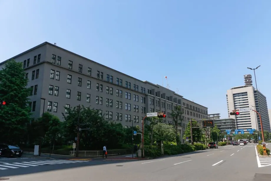 Japan Proposes Sharp Cuts to Medical School Intake as Doctor Surplus Looms