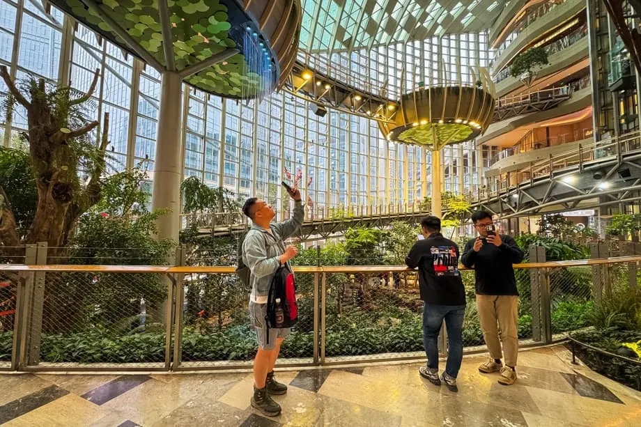China Builds Parklike Shopping Malls to Bring Shoppers Back