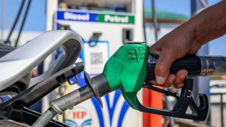 India's E20 Petrol Shift Sets Oil Import Savings Against Drivers' Costs