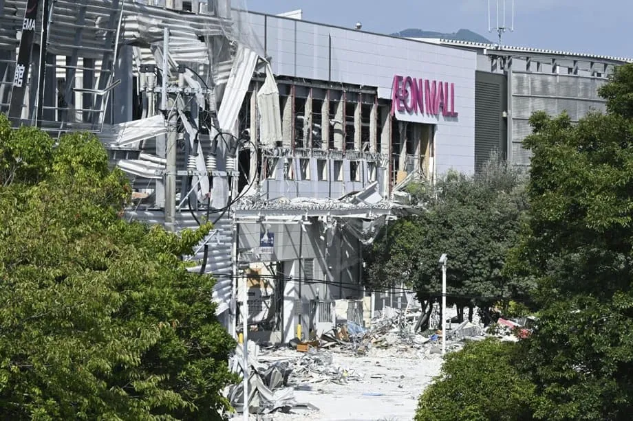 Two Workers Died After Being Told to Reenter Kumamoto Mall for Cash Following Quake