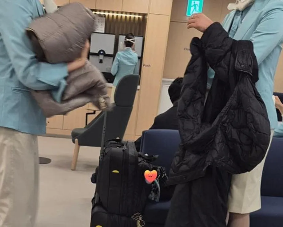 Why Korean Flight Attendants Commute in the Cold Without Changing Rooms