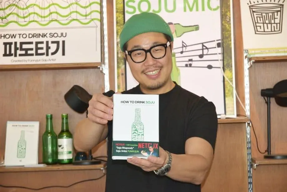Funnyjun Takes Korean Soju Etiquette Global With an English Illustrated Guide