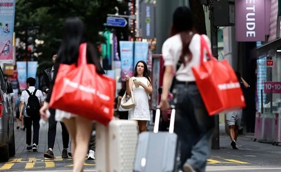 Weak Won and K-Beauty Draw Chinese Shoppers to Seoul as Tourism Spending Hits a Record