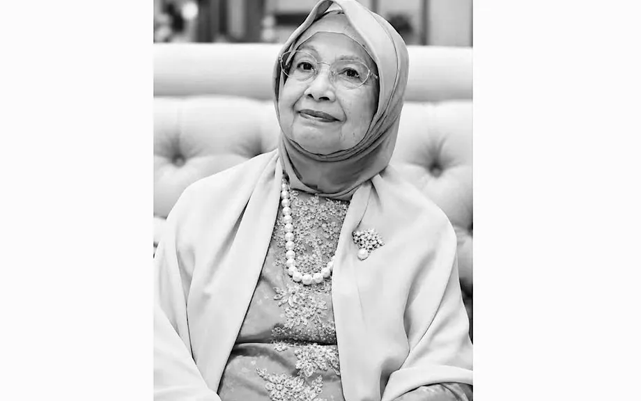 Tun Dr Siti Hasmah Dies at 100, Leaving a Legacy in Rural Health and Public Service