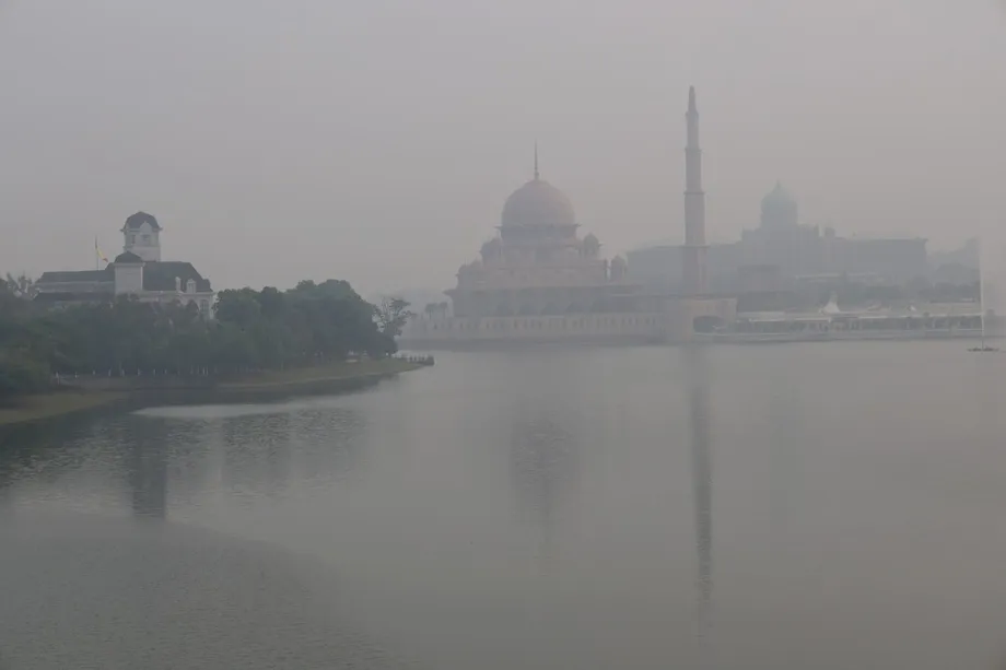Malaysia Urged to Pass Transboundary Haze Law as Health Cases Rise and Schools Close