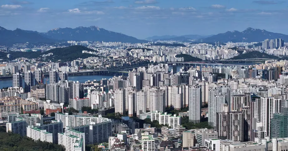 LH Chief Warns of Sharp House Price Falls as Lawmakers Challenge Supply Delays and Rising Debt