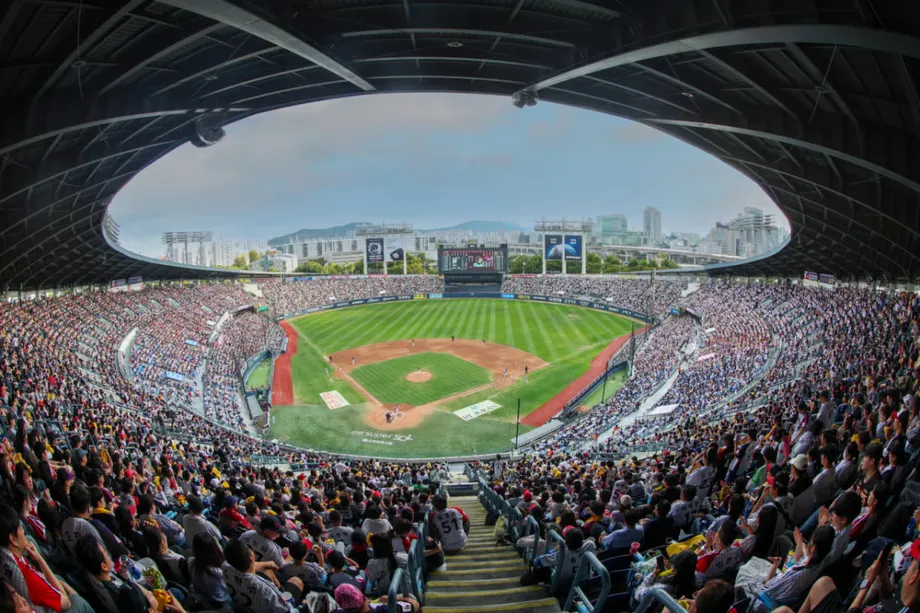 KBO Closes 2026 Season With 12.77 Million Fans as Reyes Sets 211-Hit Record