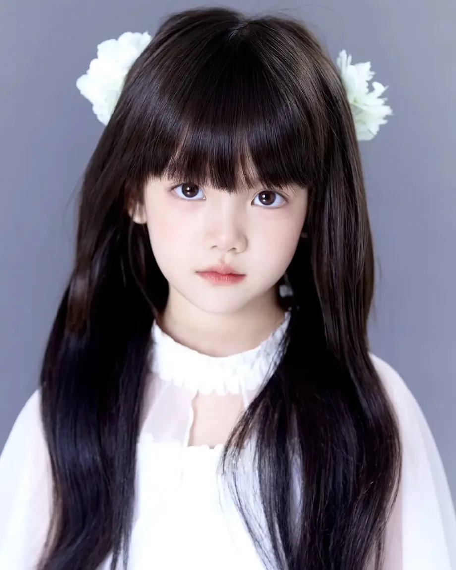 Xu Muyuyan's Six Reported Properties Put Her Childhood Fame in Focus