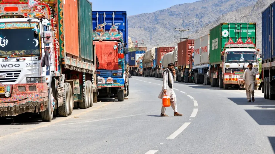 Pakistan-Afghanistan Trade Falls to $358 Million as Border Closures Hit Farms and Industry