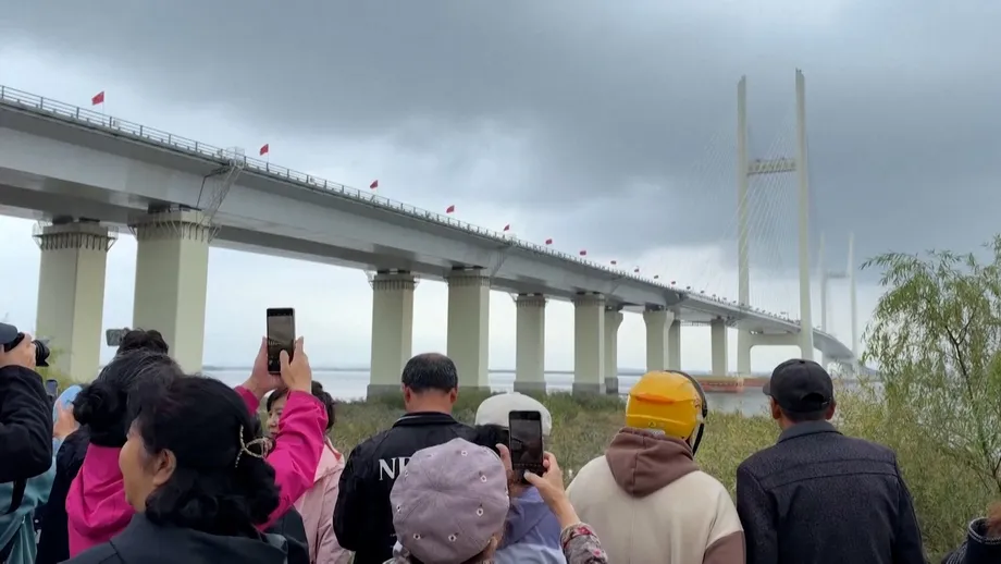 Kim Opens New Yalu Bridge Link With China After 12 Years of Delay