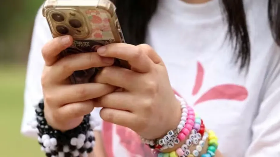 Singapore Parents and Youths Back Tiered Social Media Access as Government Plans 2027 Law