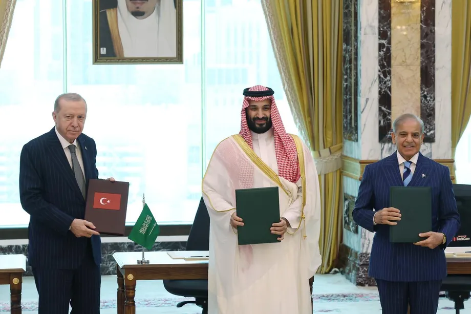 Pakistan and Saudi Arabia Ratify Makkah Defence Pact as Türkiye Weighs Approval