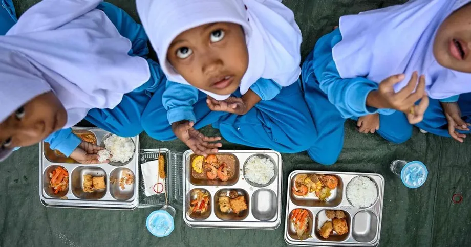 Prabowo Acknowledges Free Meal Failures as 353 Dismissals and Cirebon Illnesses Deepen Scrutiny
