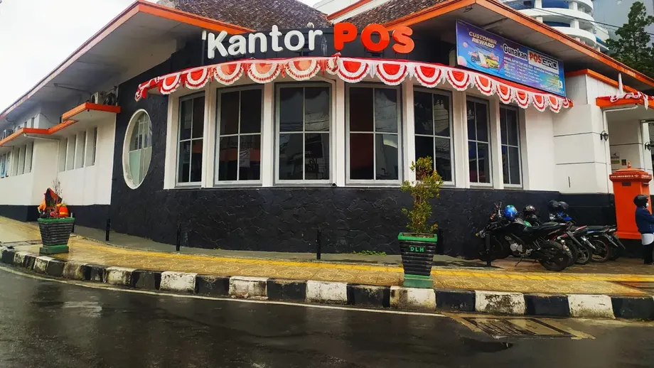 Pos Indonesia Bond Falls to Default as Danantara Plans Logistics Holding
