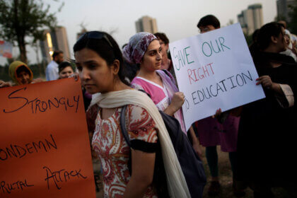 Pakistan Angry Over Taliban Shooting of Schoolgirl - The New York Times