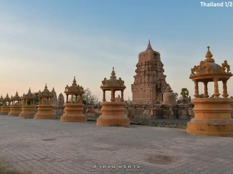 'Wat Phu Man Fah' Thai Temple 🇹🇭