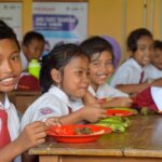 Free school meals help Indonesian children to learn and grow healthily ...