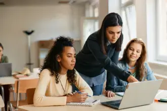 Tips and Resources for Introducing Students to Artificial Intelligence